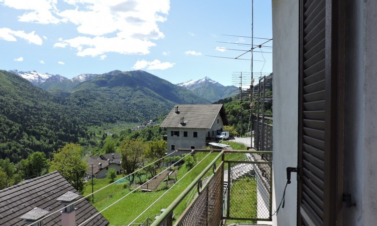 Casa indipendente con giardino
