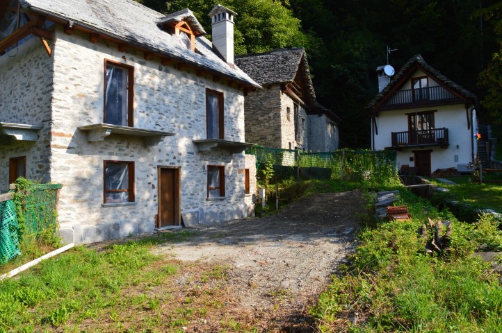 Casa indipendente da ultimare con giardino