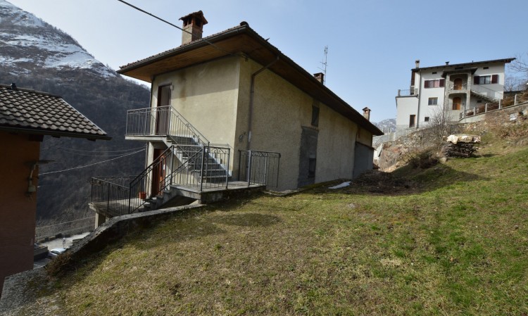 Bi-locale con giardino 