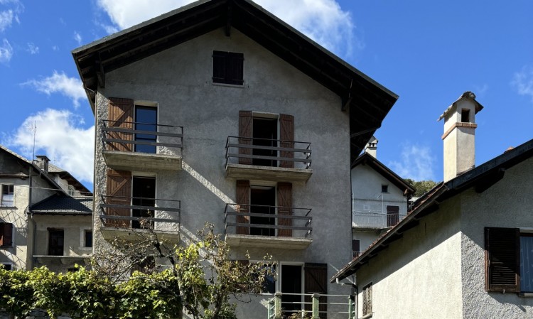 Casa bi- familiare 
