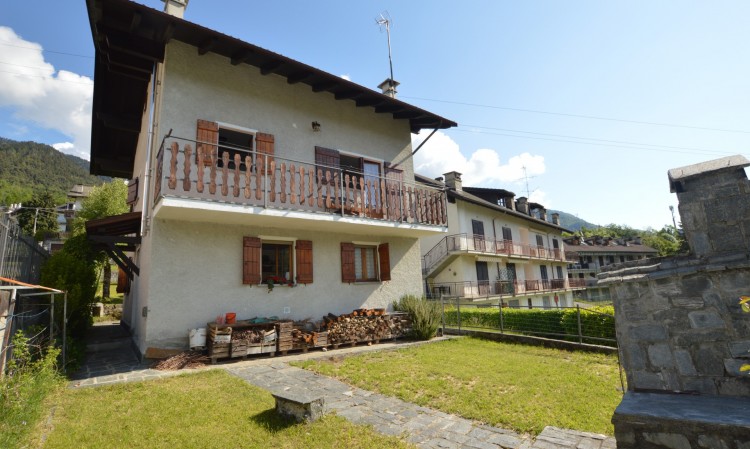 Casa indipendente con giardino \