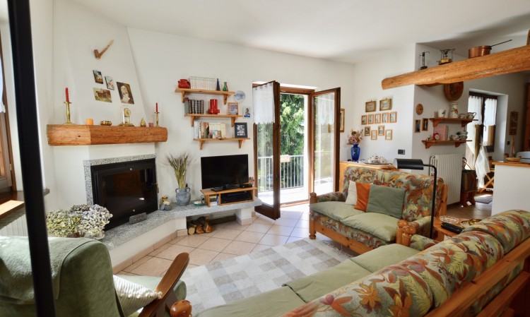 Casa indipendente con terrazza e giardino
