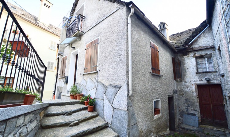 Casa di paese ristrutturata